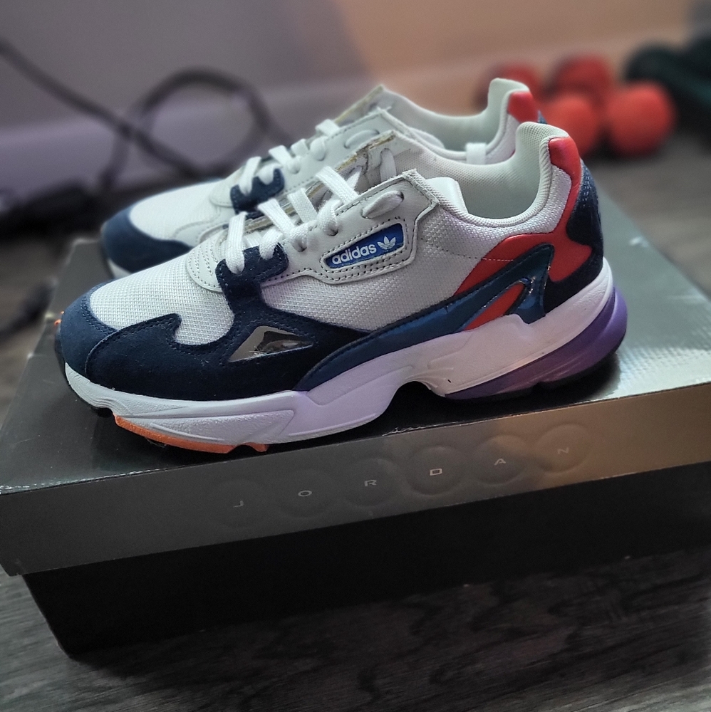 Adidas Falcon